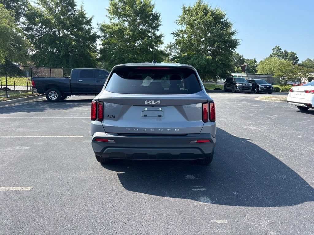 Used 2022 Everlasting Silver Kia LX image 4