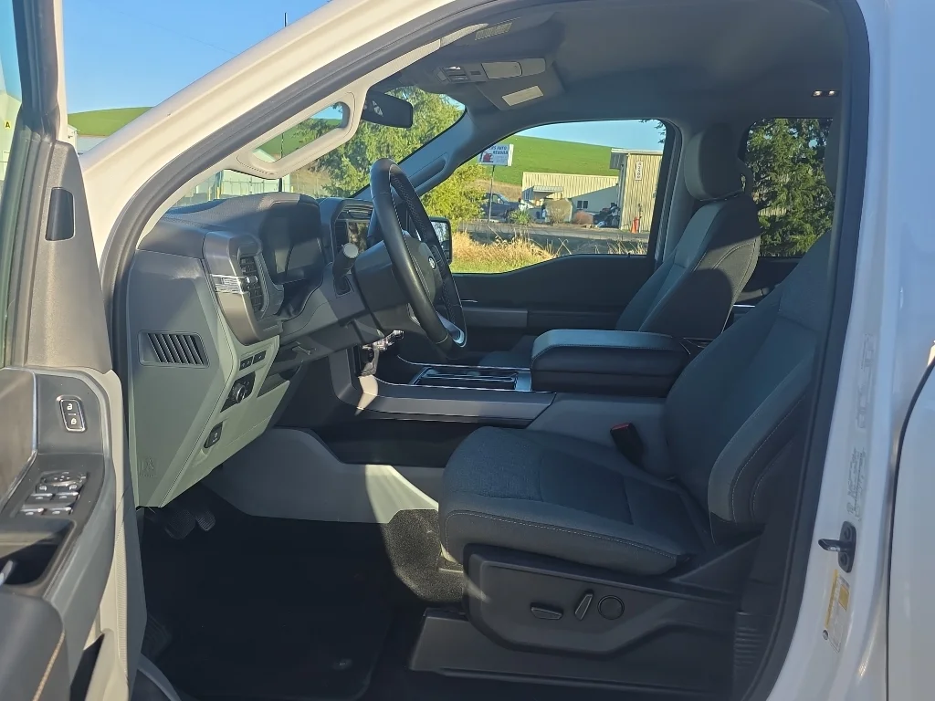 Used 2024 Oxford White Ford XLT image 16