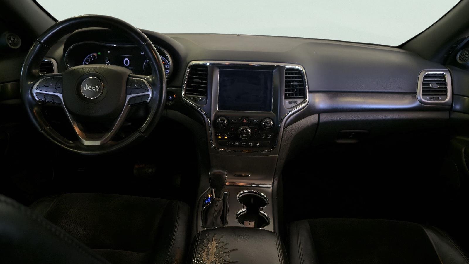 Used 2018 Diamond Black Crystal Pearlcoat Jeep Altitude image 20