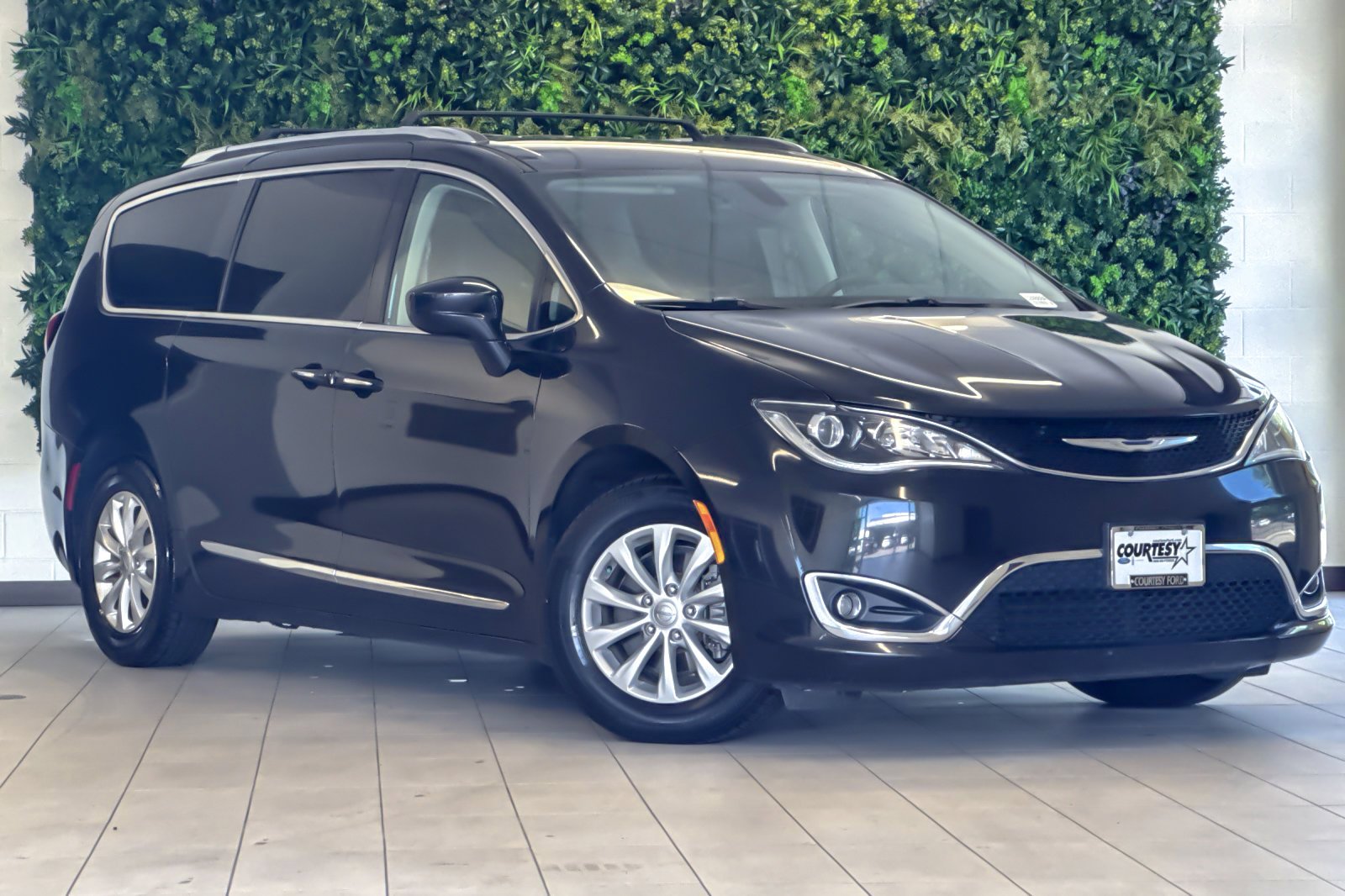 2018 Chrysler Pacifica Touring L's photo