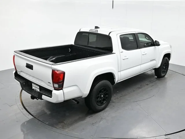 Used 2022 White Toyota SR5 image 34