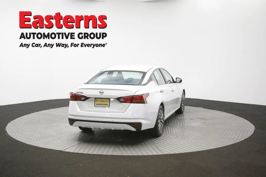 Used 2025 White Nissan 2.5 SV image 40