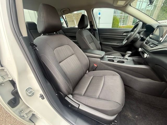 Used 2025 White Nissan 2.5 SV image 29