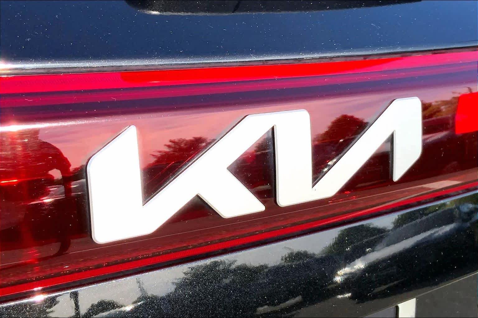 Used 2024 Fusion Black Kia EX image 10