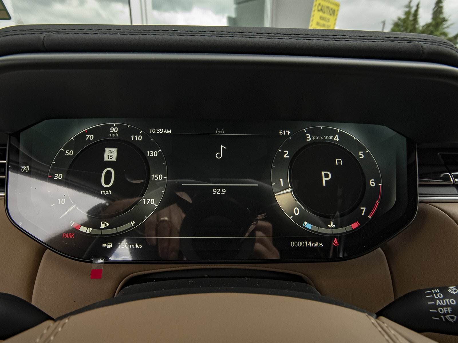 New 2026 Santorini Black Land Rover Dynamic SE image 9