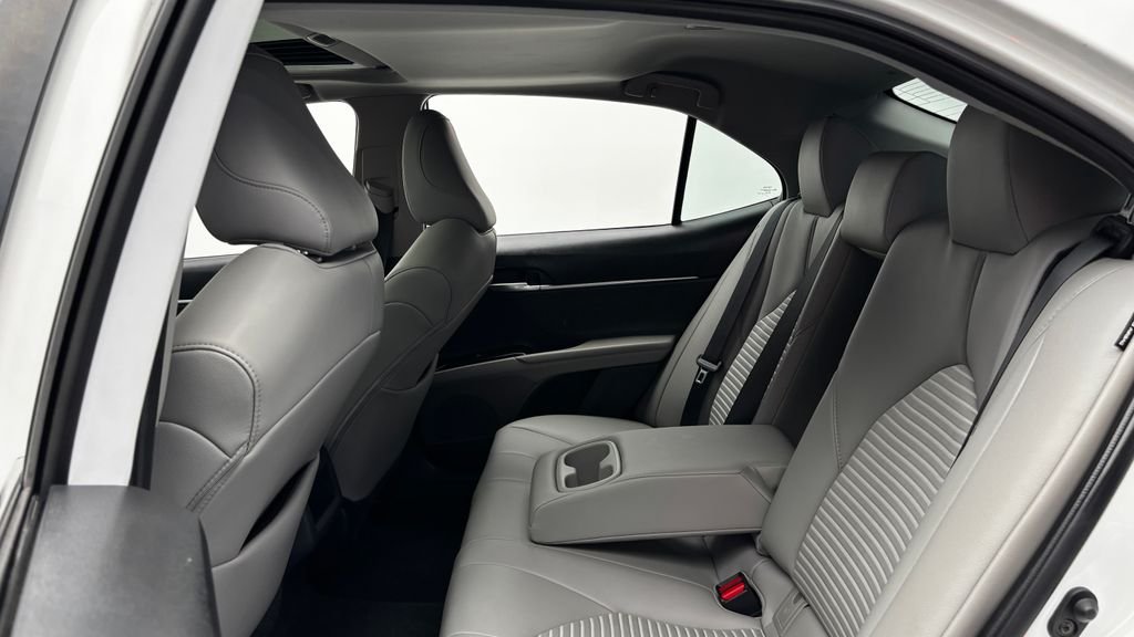 Used 2020 White Toyota SE image 25