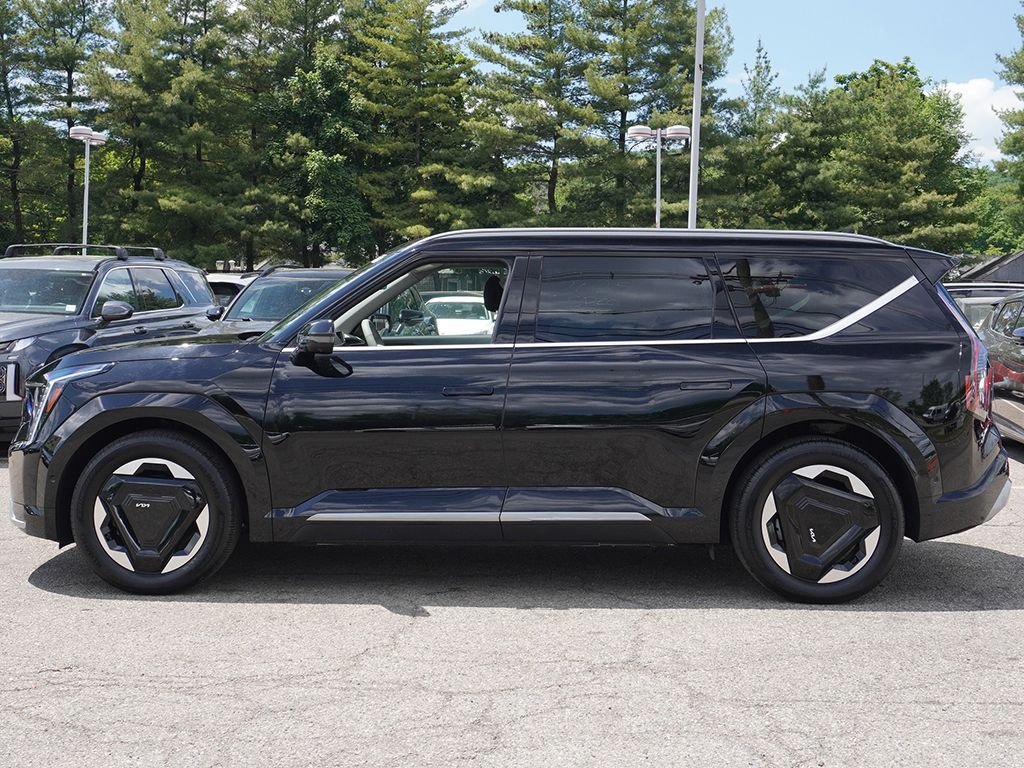 Used 2024 Black Kia Land image 21