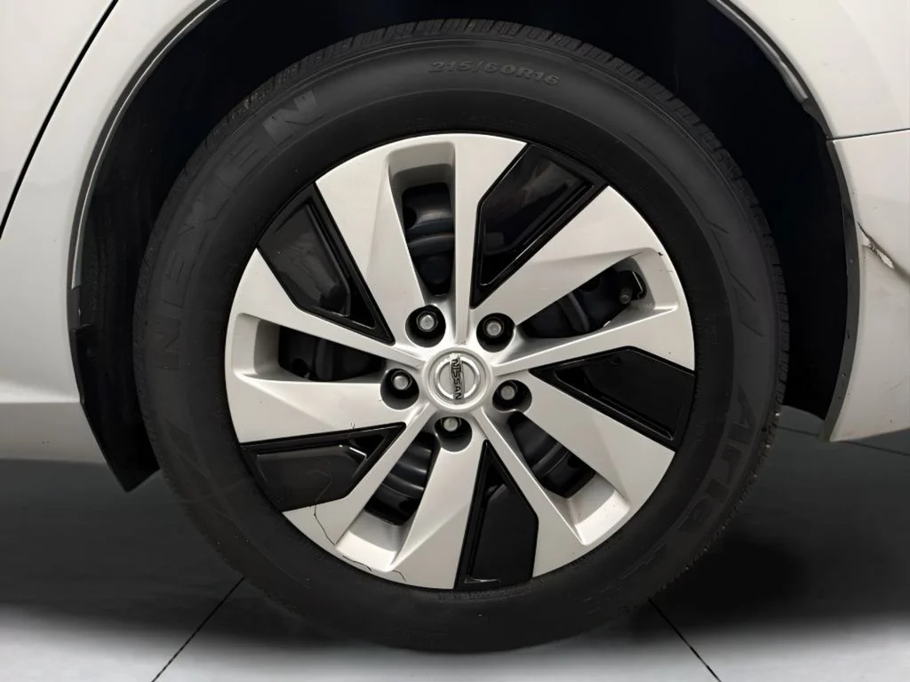 Used 2022 Silver Nissan 2.5 S image 29