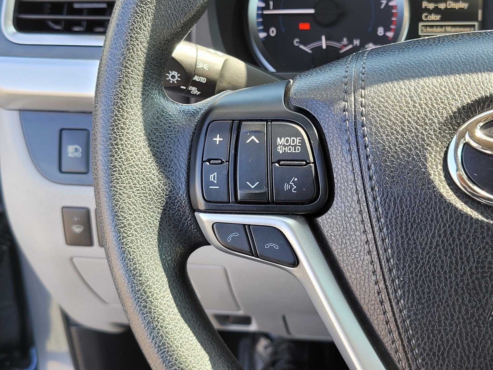 Used 2017  Toyota LE image 24