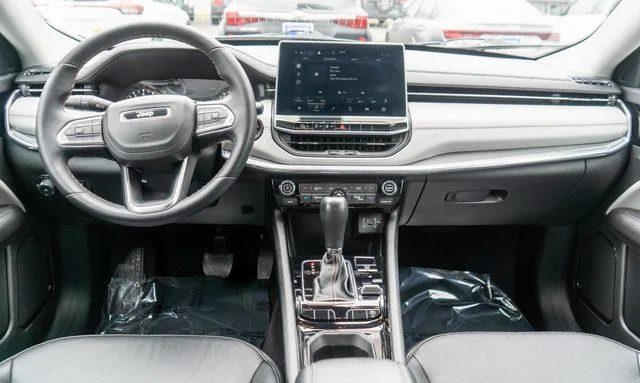 Used 2022 White Jeep Limited image 14