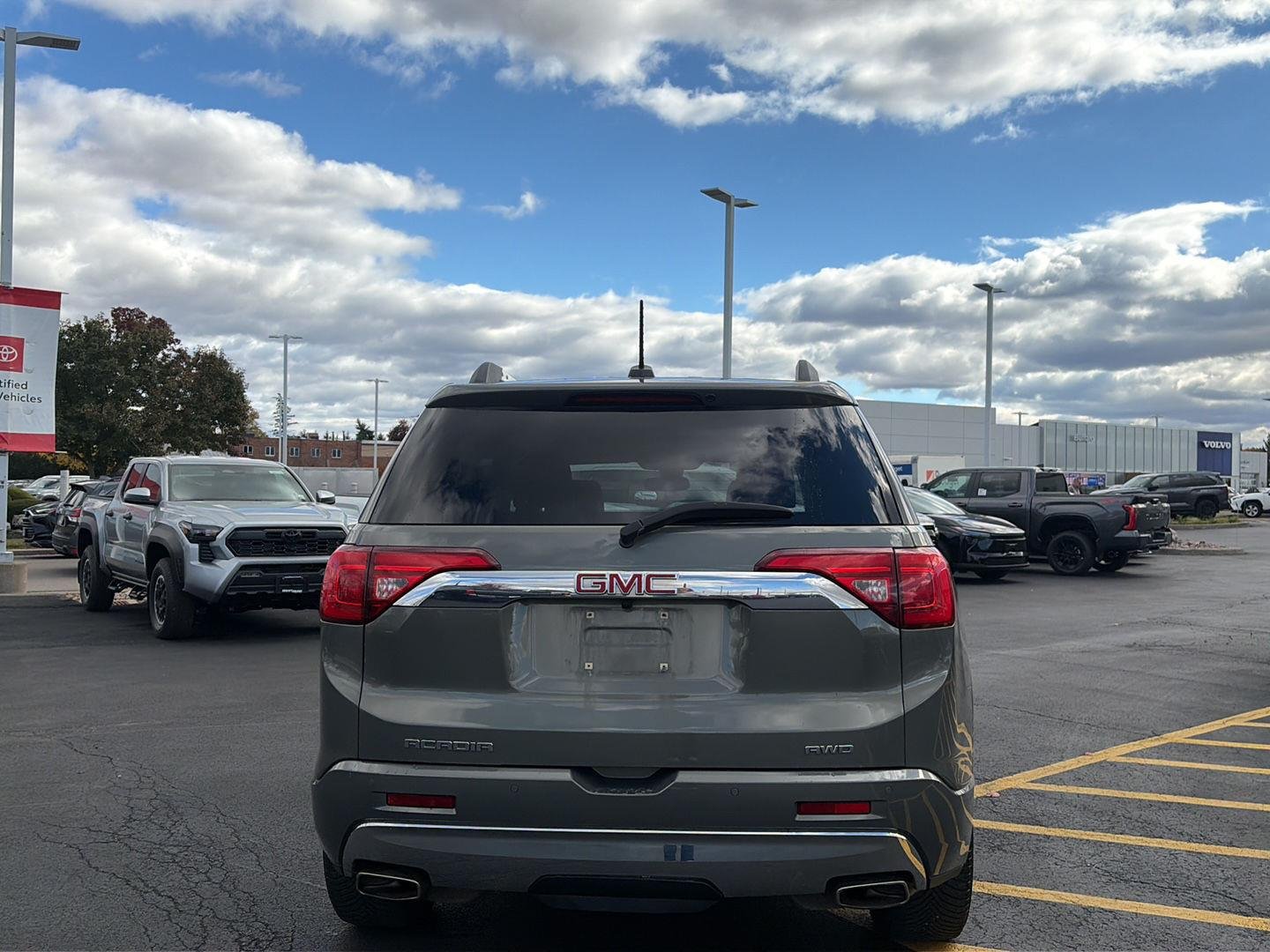 Used 2018 Mineral Metallic GMC Denali image 4