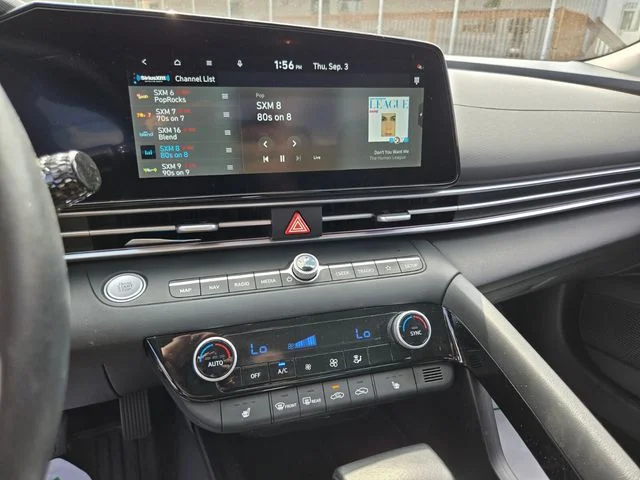 Used 2025 White Hyundai SEL Convenience image 25