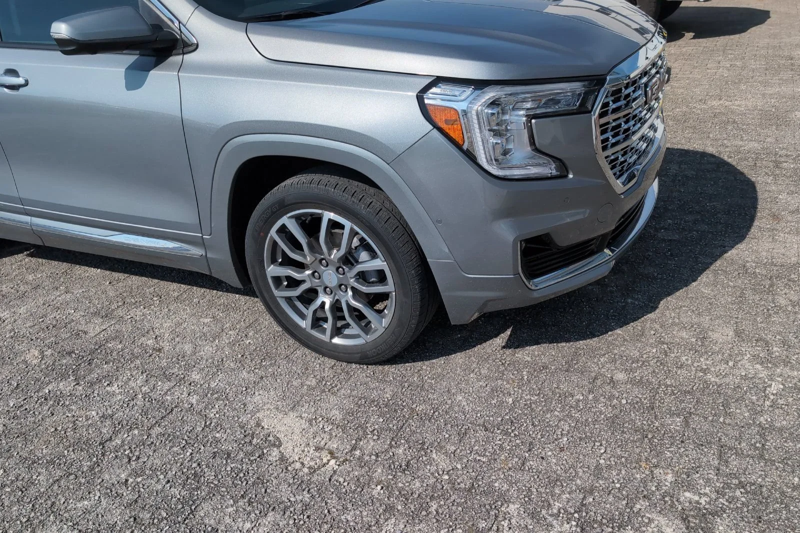 Used 2024 Sterling Metallic GMC Denali image 2
