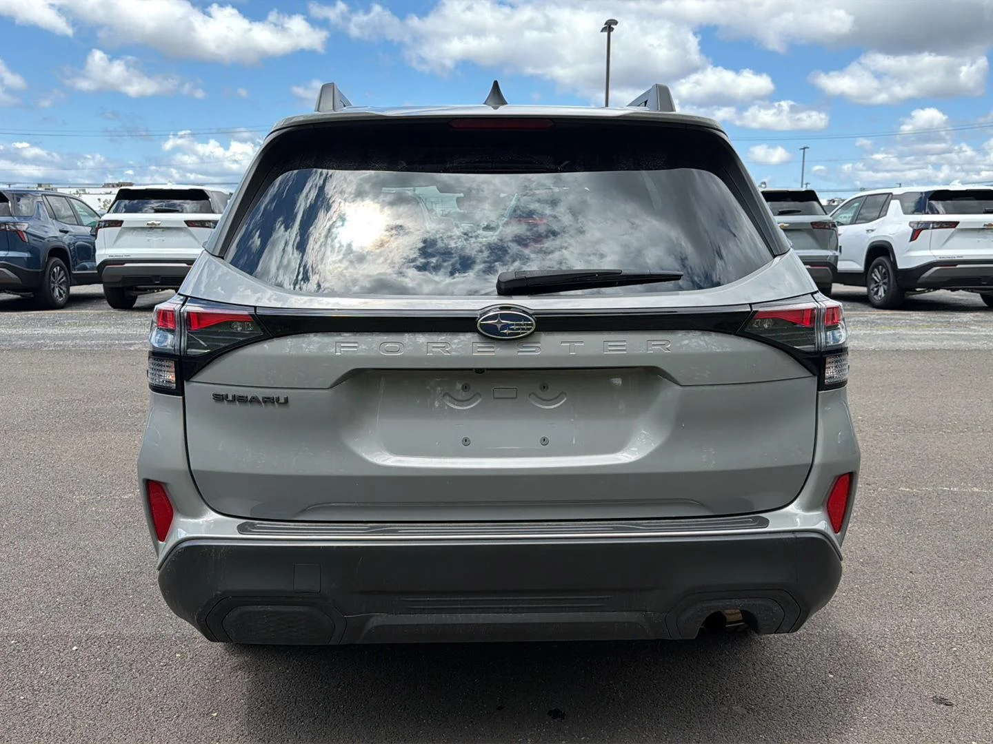 Used 2025 River Rock Pearl Subaru Premium image 9
