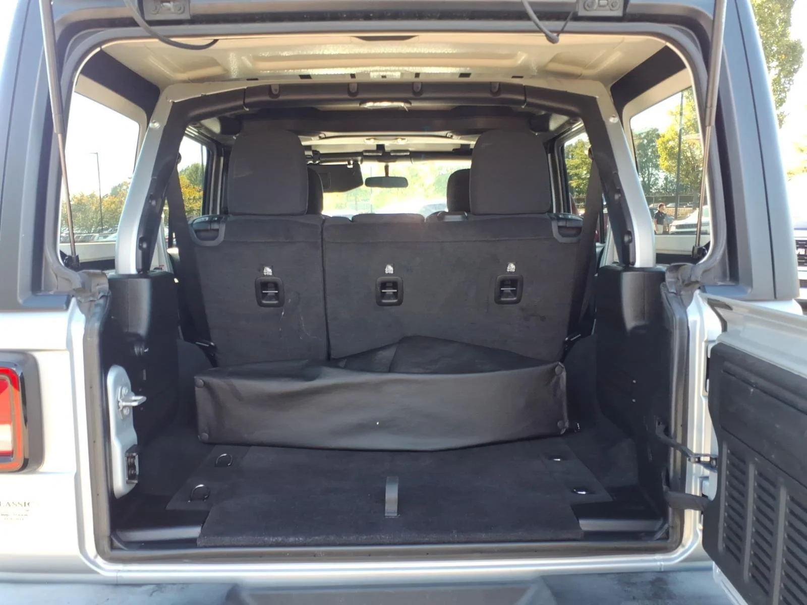 Used 2023 Silver Zynith Clearcoat Jeep Sport Altitude image 31