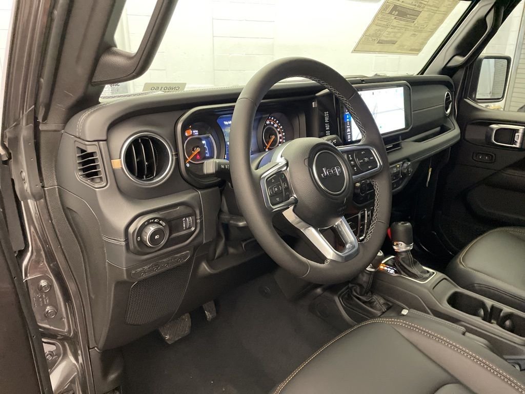New 2026 Granite Crystal Metallic Clear-Coat Exterior Paint Jeep Sahara White Cap image 14