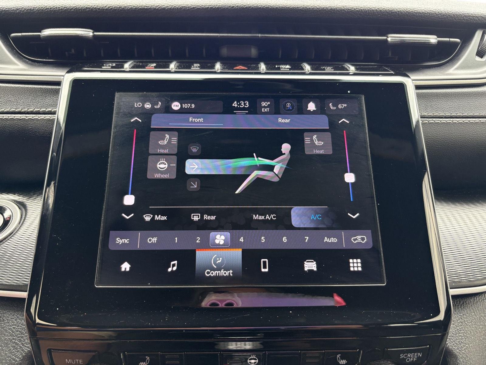 Used 2023 Diamond Black Crystal Pearlcoat Jeep Altitude image 6