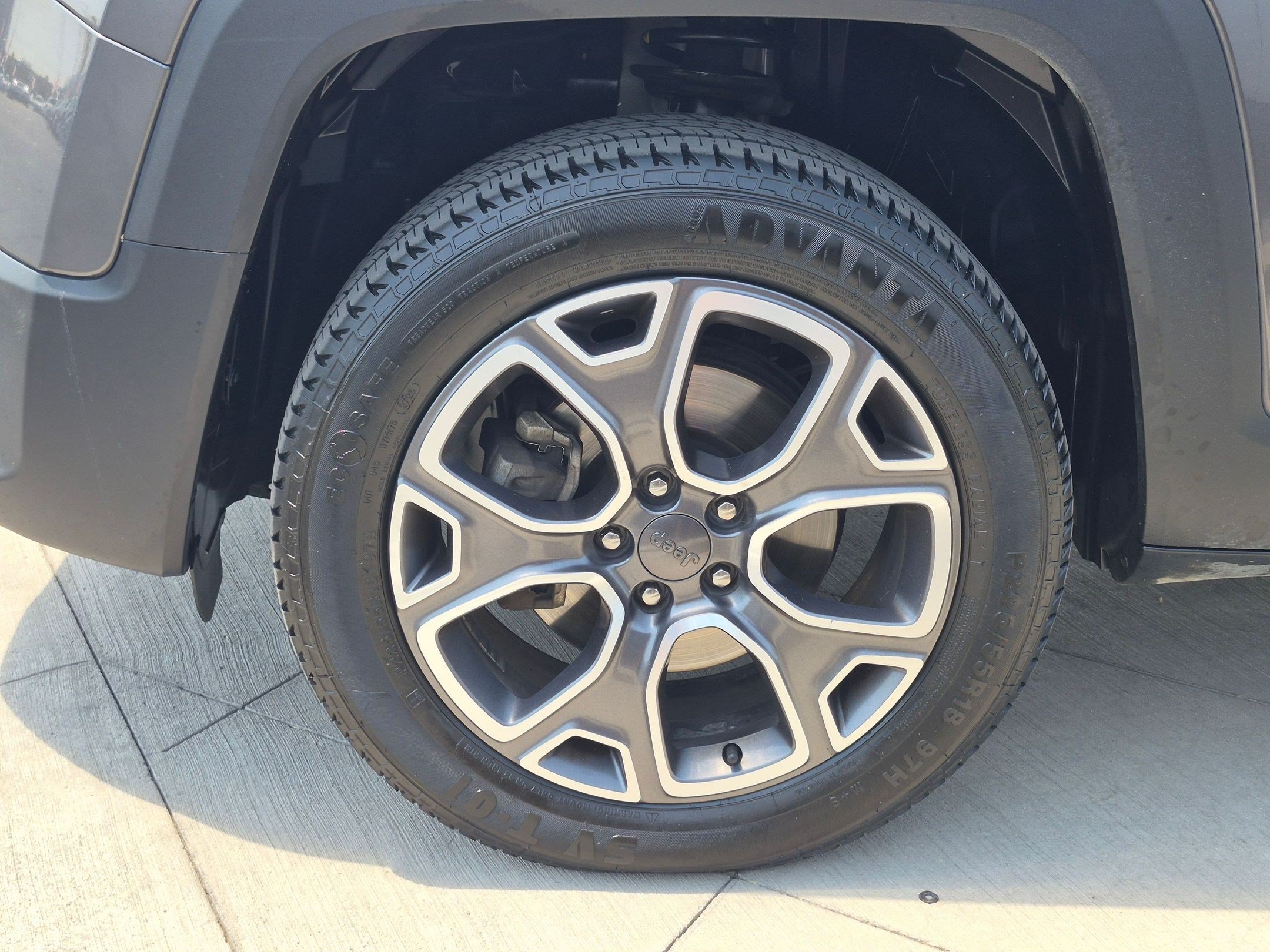 Used 2017 Granite Crystal Metallic Clearcoat Jeep Limited image 11