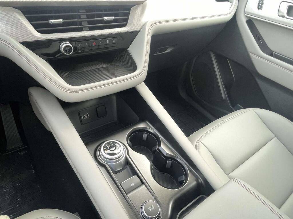 New 2026 Star White Metallic Tri-Coat Ford Active w/200A Pkg image 29