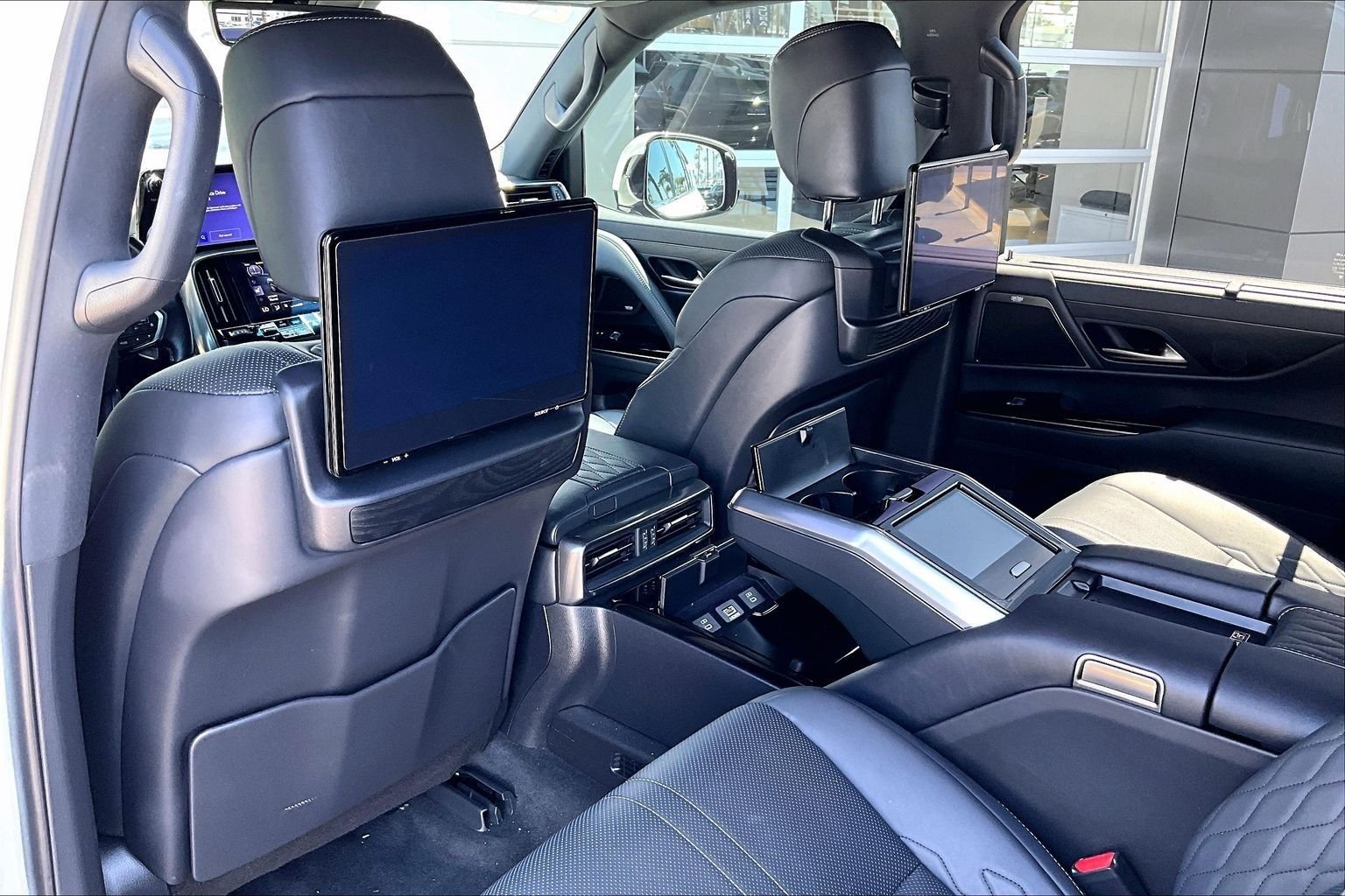 Used 2022 White Lexus 600 Ultra Luxury image 33