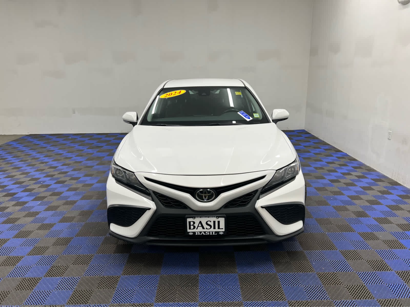 Used 2024 Ice Cap Toyota SE image 9