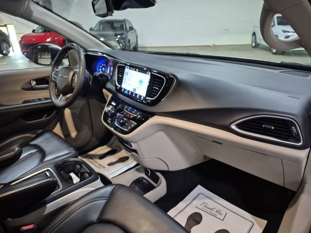 Used 2023 Bright White Clearcoat Chrysler Touring L image 27