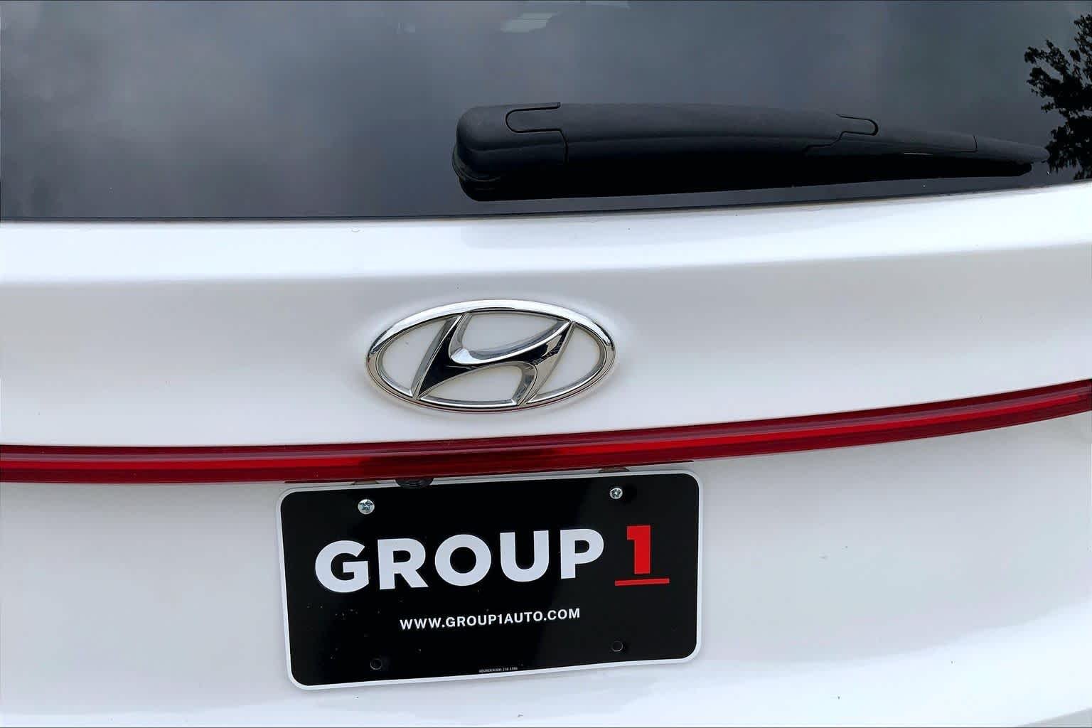 Used 2022 Quartz White Hyundai SE image 33