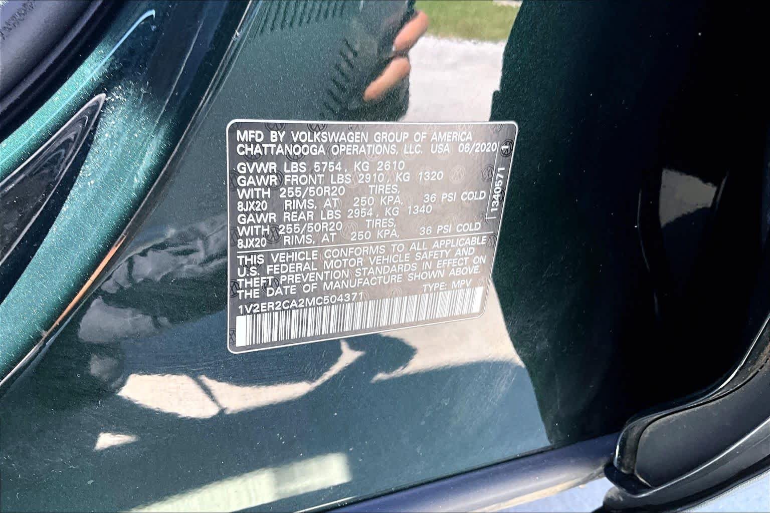Used 2021 Racing Green Volkswagen 3.6L V6 SEL image 36