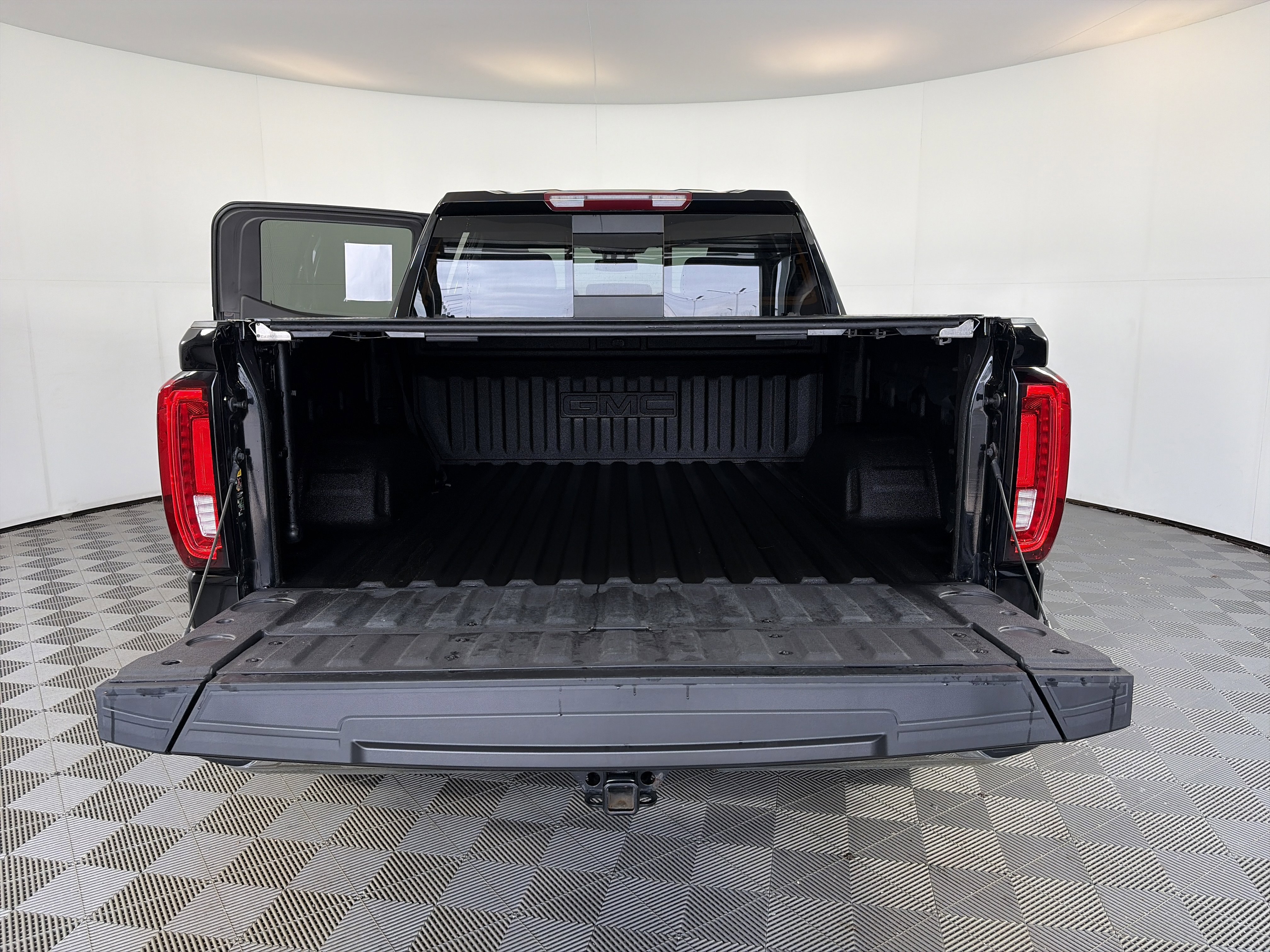 2024 GMC Sierra 1500 SLT - Photo 14