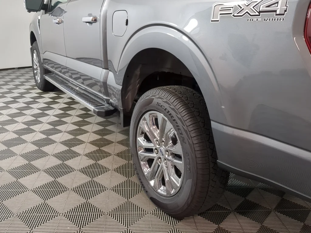 New 2026 Carbonized Gray Metallic Ford XLT image 5