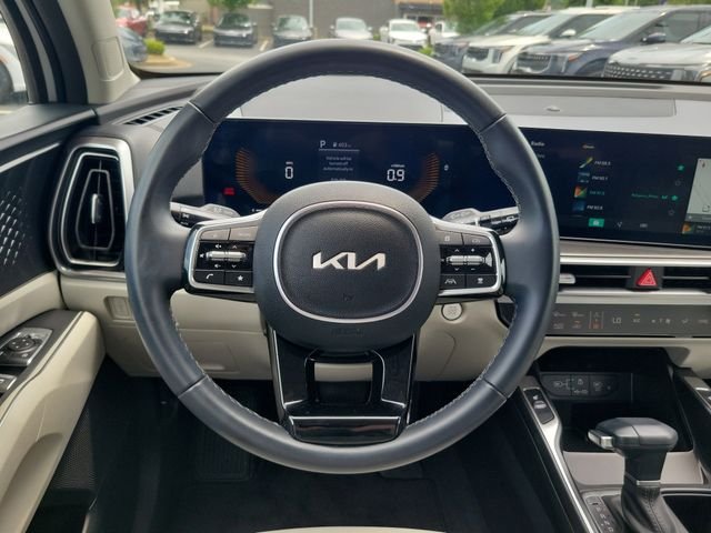 Used 2025 White Kia S image 11