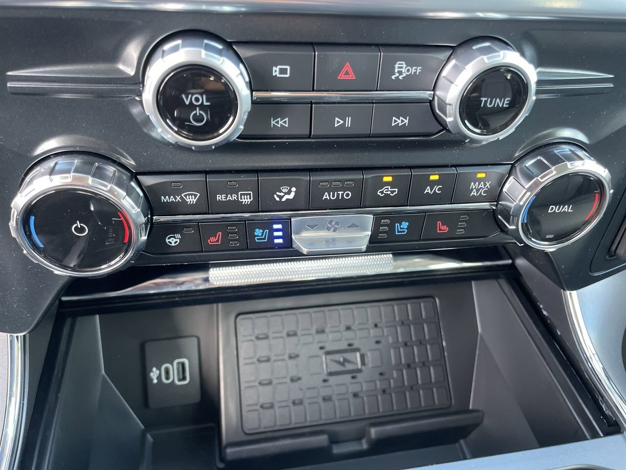 New 2026 Antimatter Blue Metallic Ford Lariat image 24