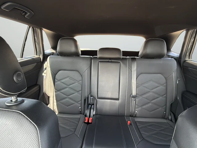 Used 2024 Gray Volkswagen 2.0T SE w/Technology image 29