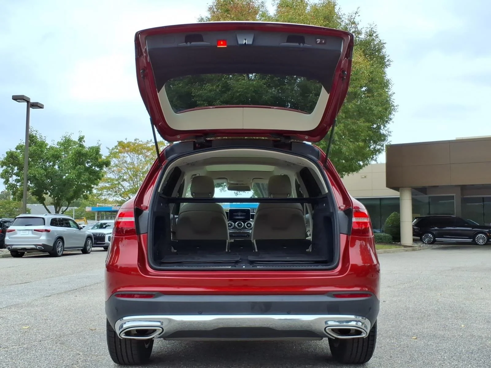 Used 2018 designo Cardinal Red Metallic Mercedes-Benz GLC 300 image 32