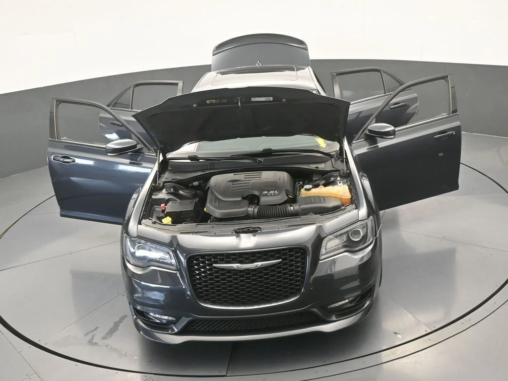 Used 2018 Maximum Steel Metallic Clearcoat Chrysler S image 72