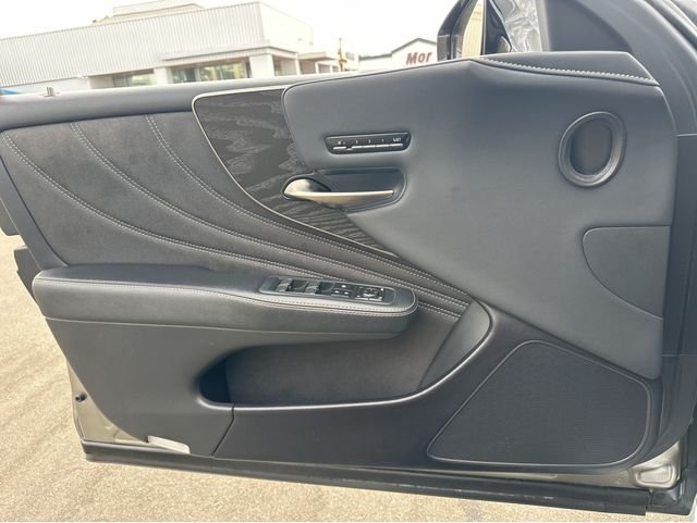 2022 Lexus LS Base - Photo 13