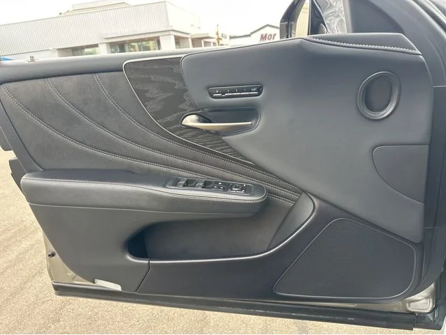 2022 Lexus LS Base - Photo 13