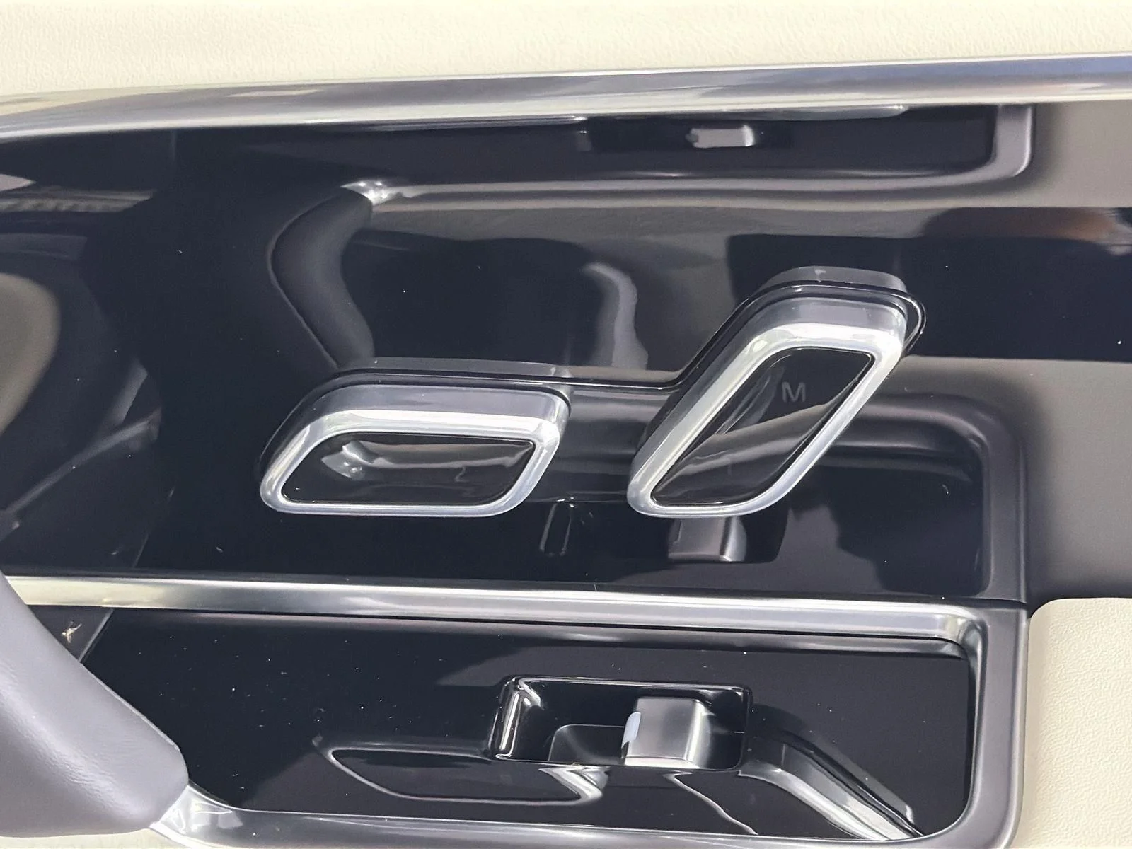 2026 Land Rover Range Rover SE - Photo 32