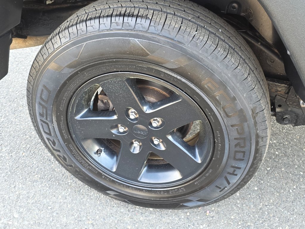 Used 2016 Granite Crystal Metallic Clear Coat Jeep Sport image 24