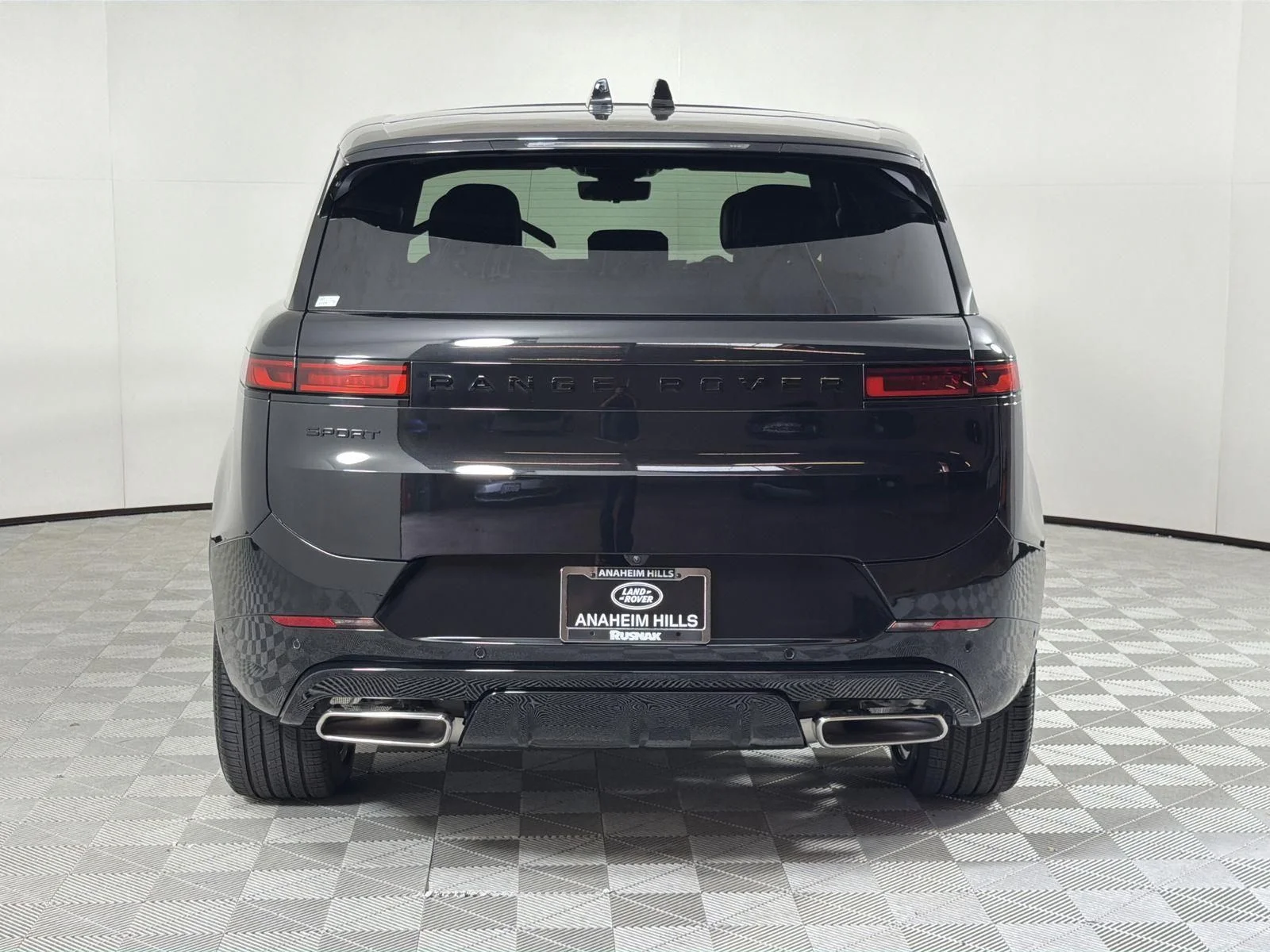 New 2026 Santorini Black Land Rover Dynamic SE image 4