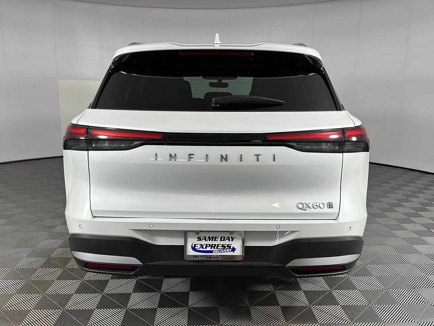 Used 2026 Radiant White INFINITI LUXE image 32