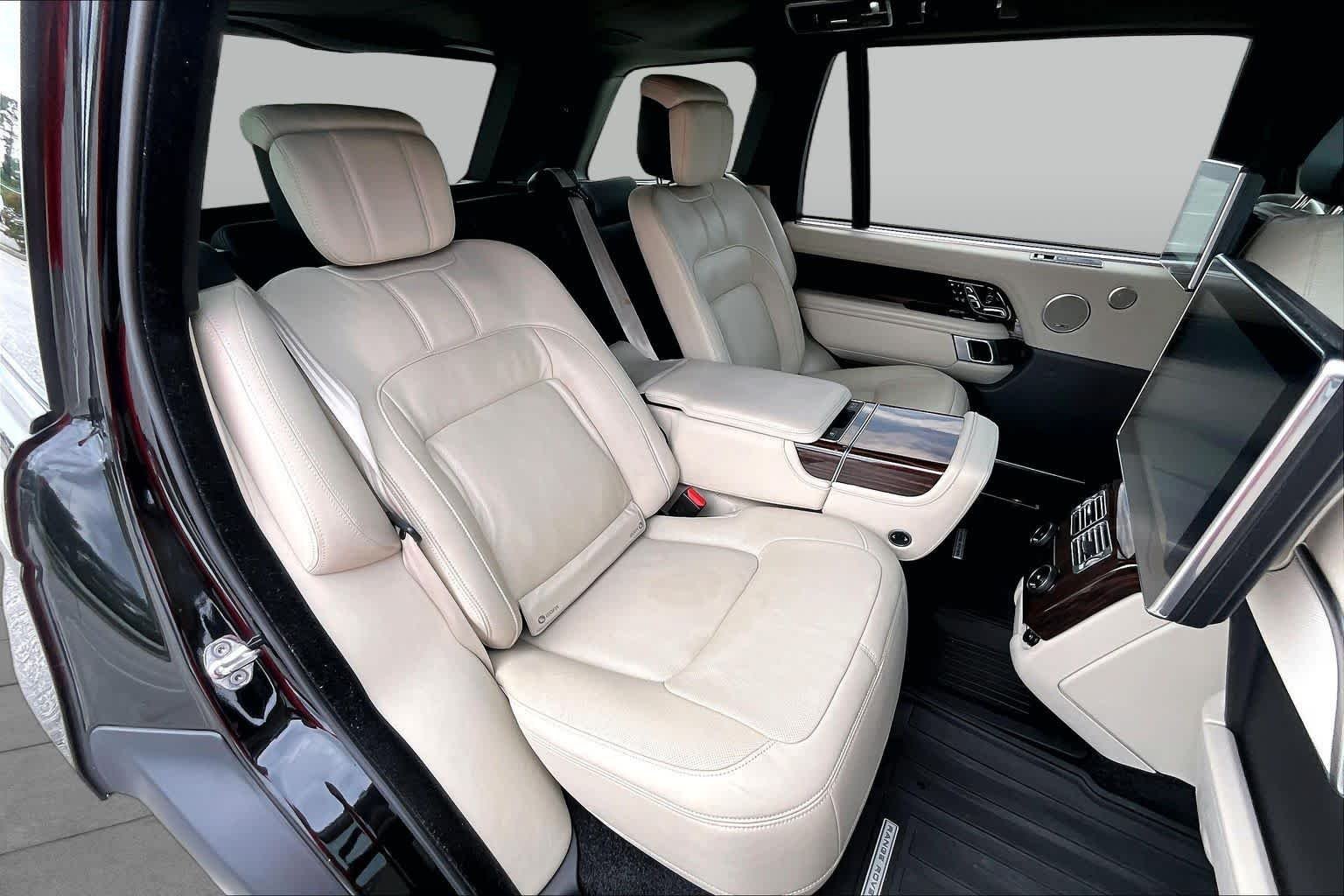 Used 2020 Santorini Black Metallic Land Rover Autobiography image 20