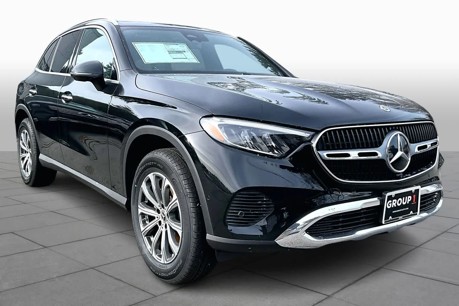 New 2026 040/Black Mercedes-Benz GLC 300 image 2