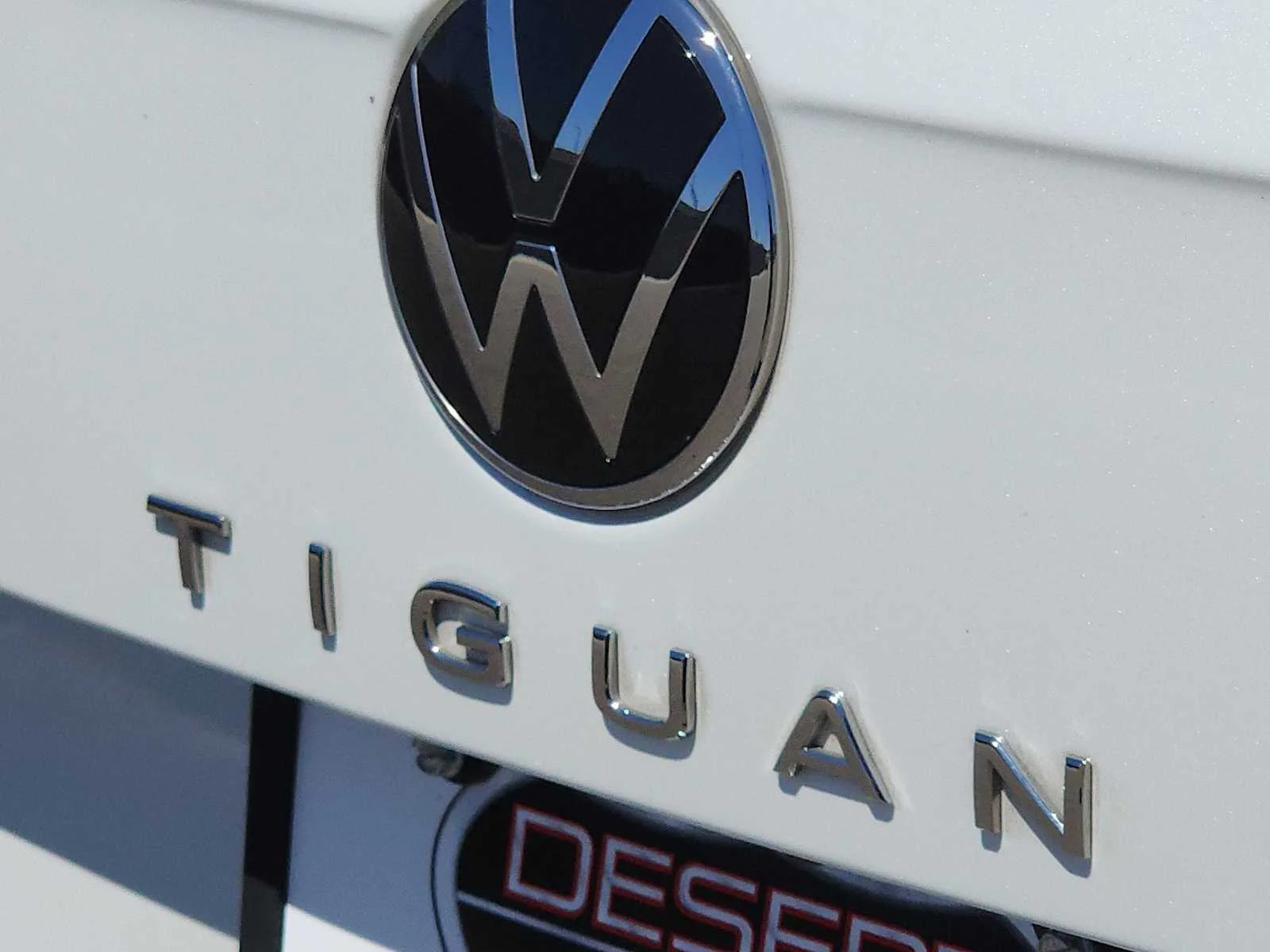 Used 2022 Oryx White Pearl Volkswagen SEL R-Line image 11