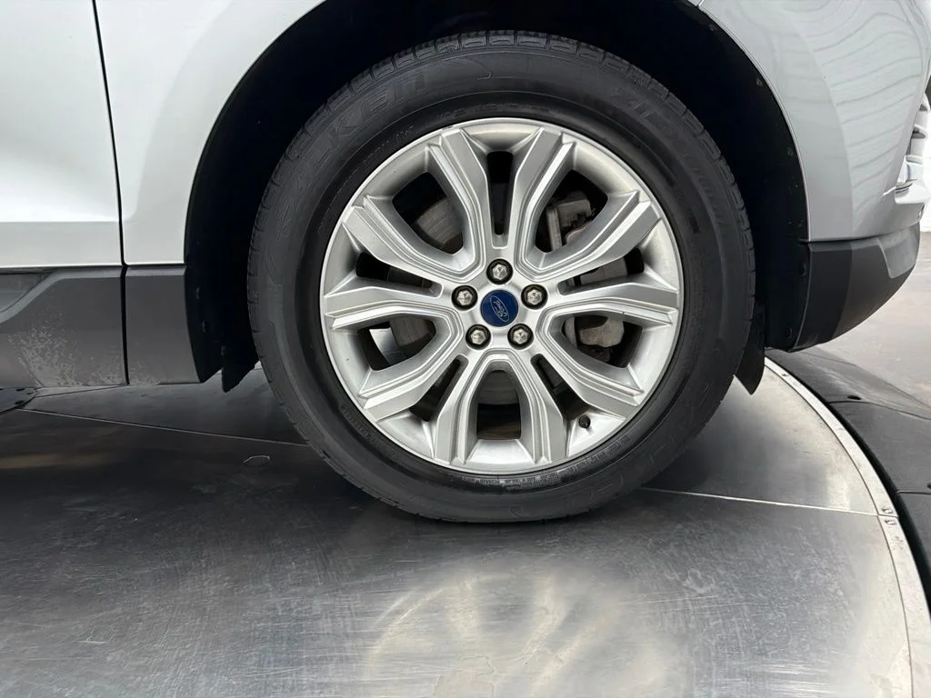 Used 2022 Silver Ford Titanium image 9