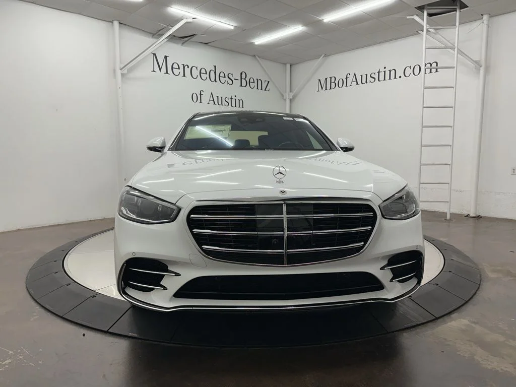 New 2026 White Mercedes-Benz S 580 image 2