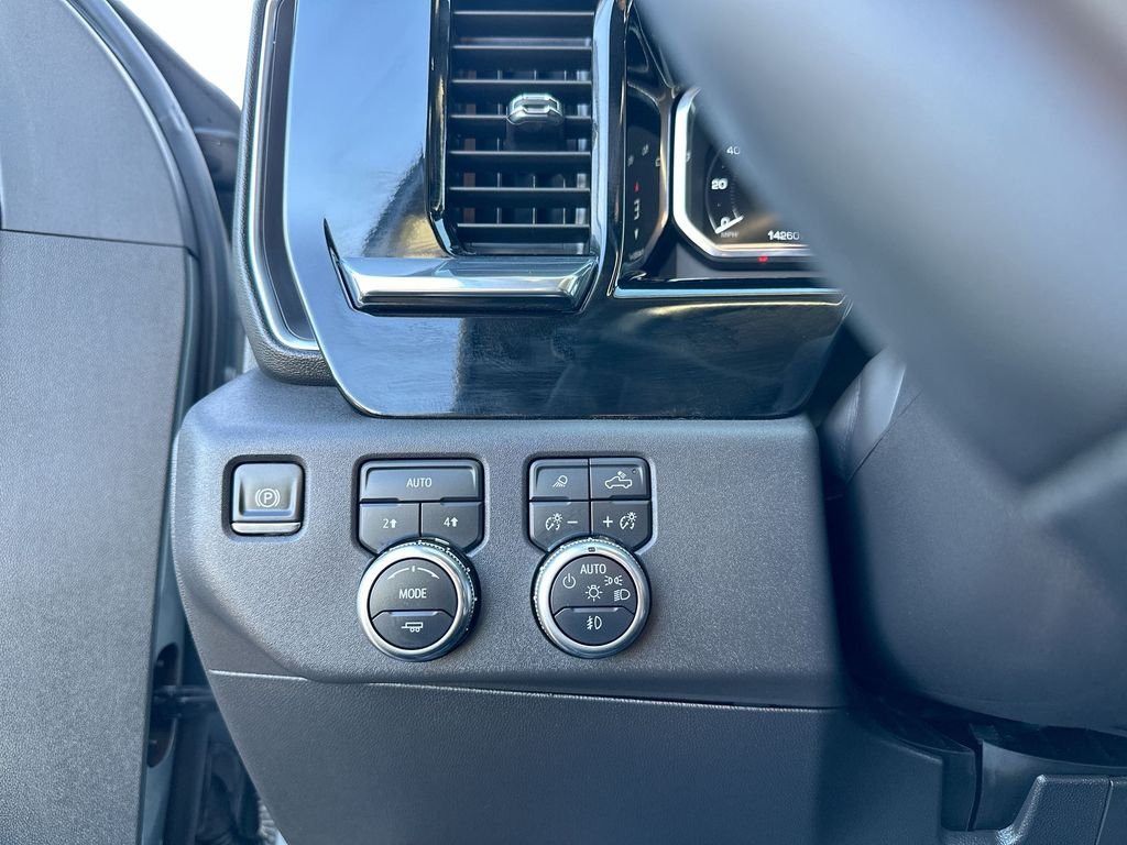 Used 2025 Silver GMC Elevation image 8