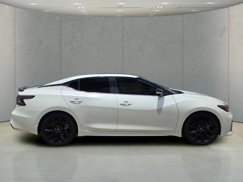 Used 2023 White Nissan SR image 6