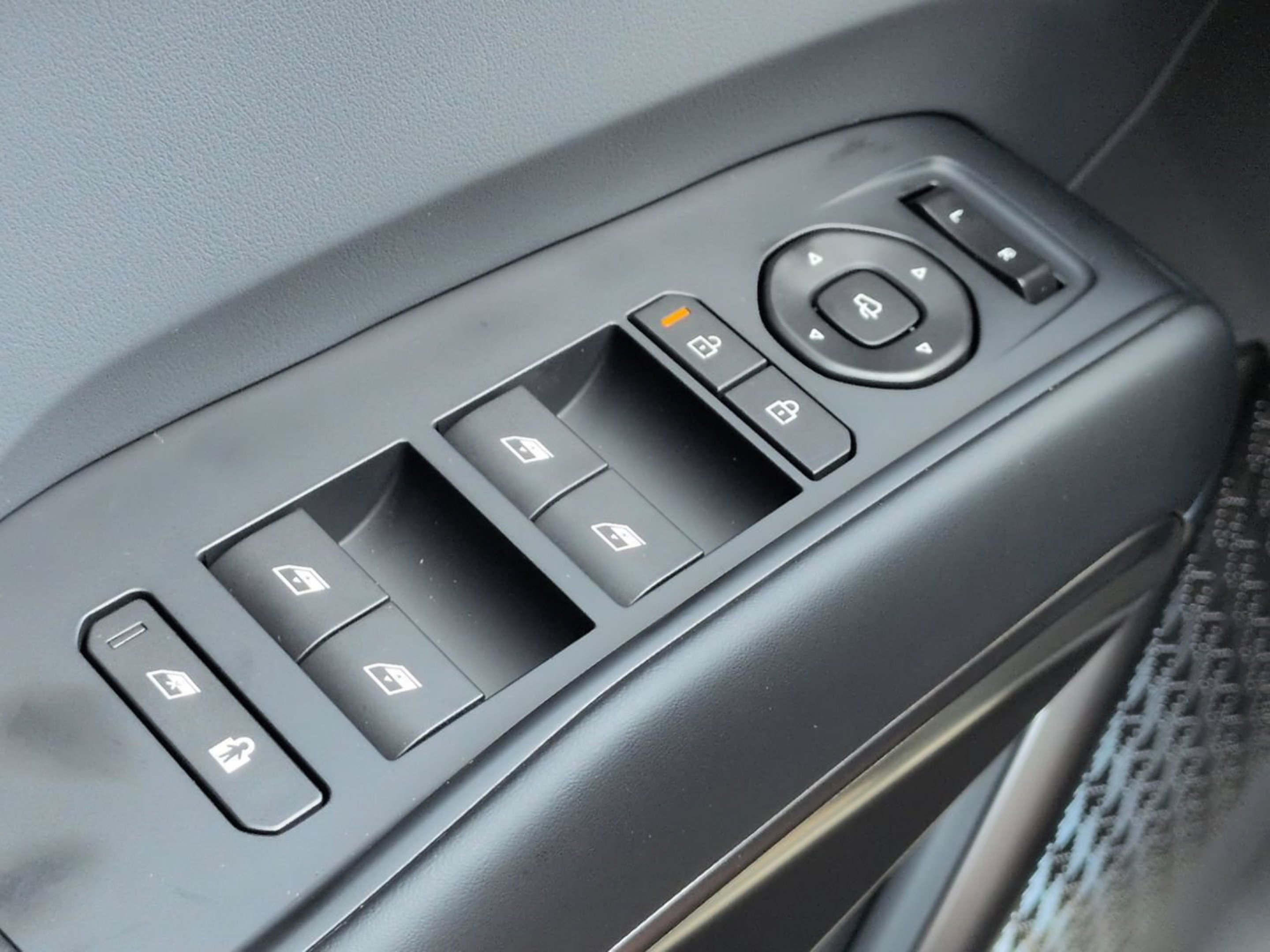 New 2026 Glacial White Pearl Kia Light RWD image 25