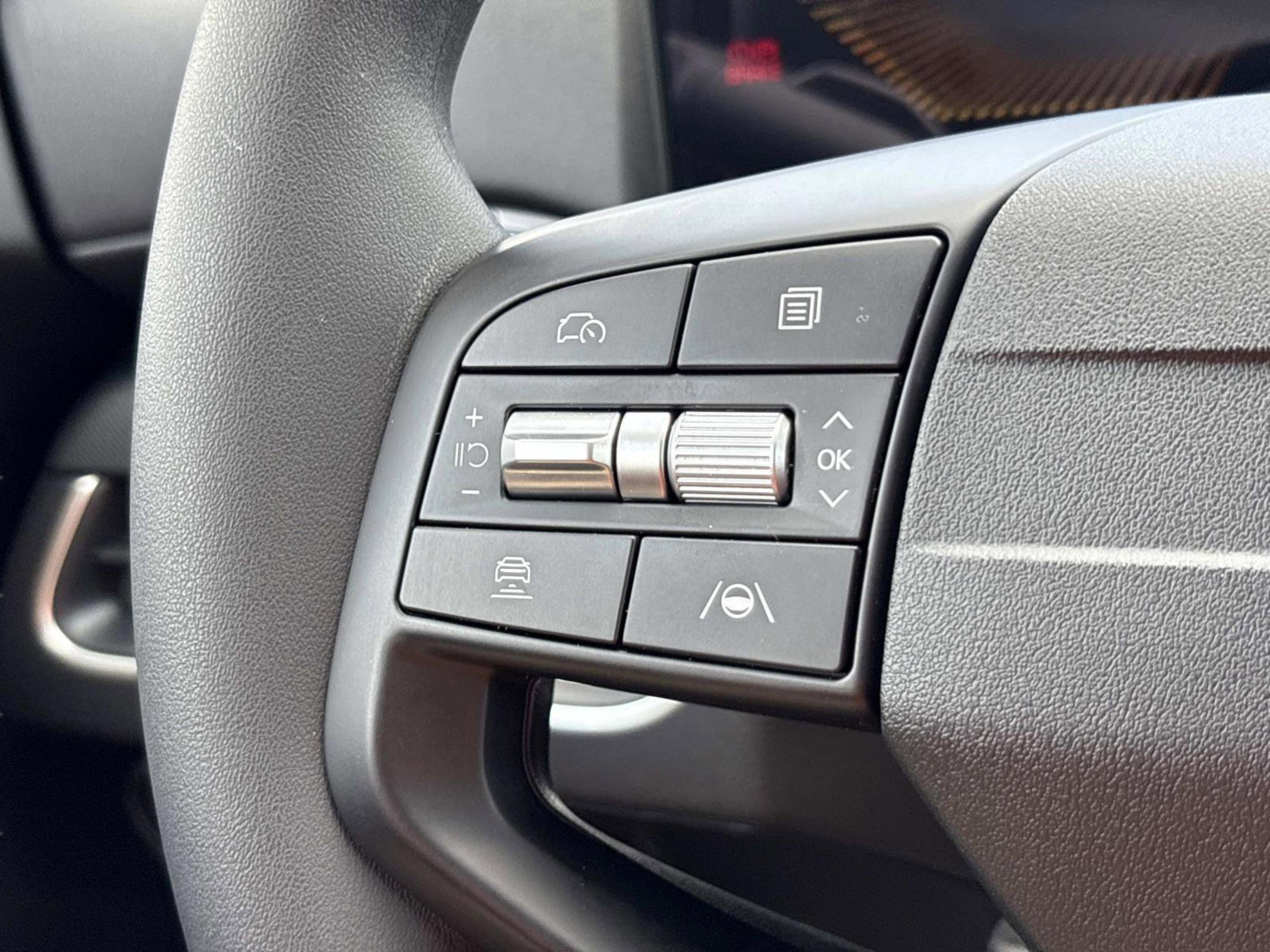 New 2026 Snow White Pearl Kia LX image 18